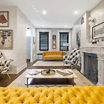 Designer 3 Bedroom Townhome With Beautiful Backyard
