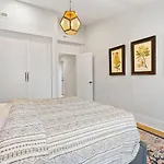 Designer 3 Bedroom Townhome With Beautiful Backyard