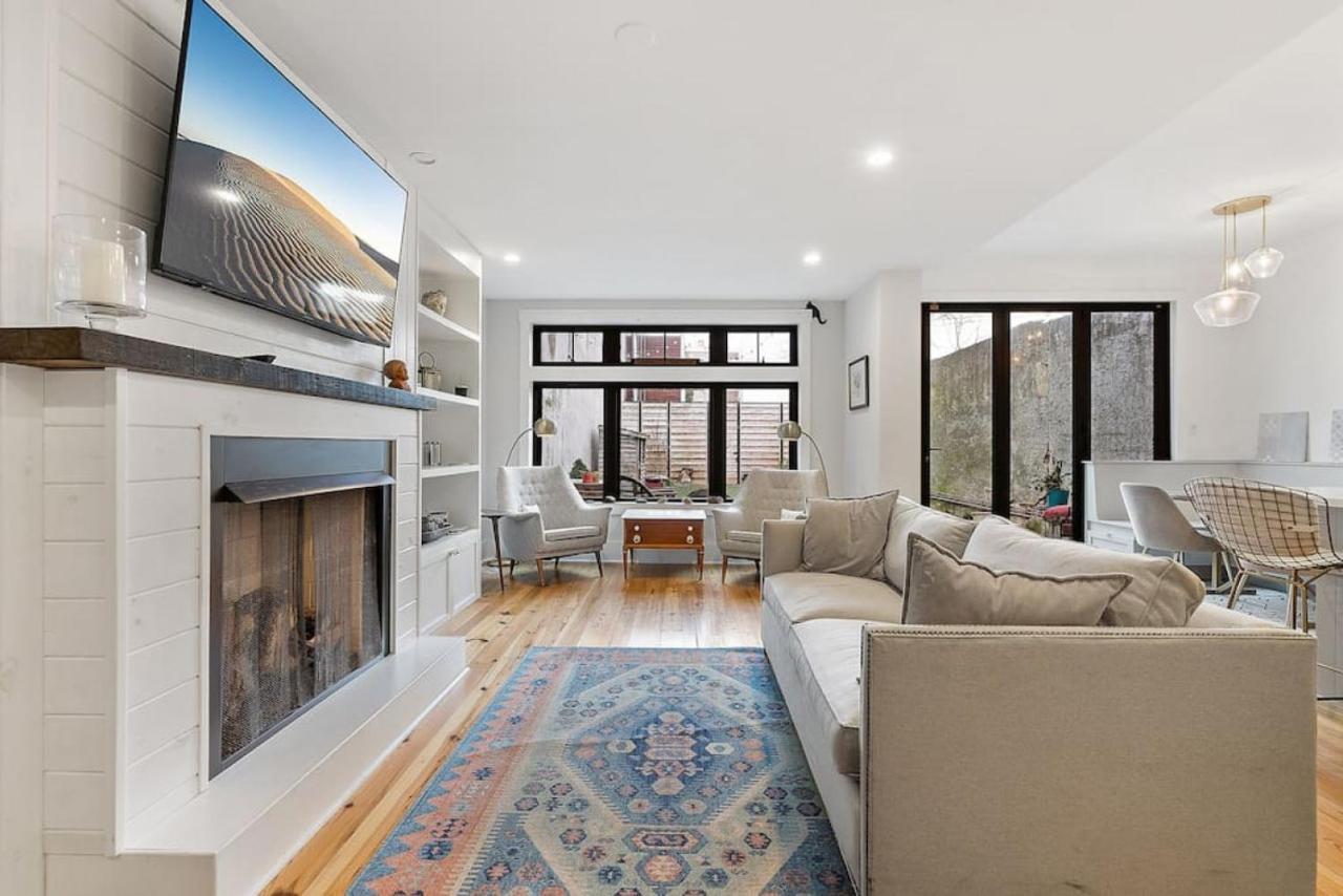 Designer 3 Bedroom Townhome With Beautiful Backyard *