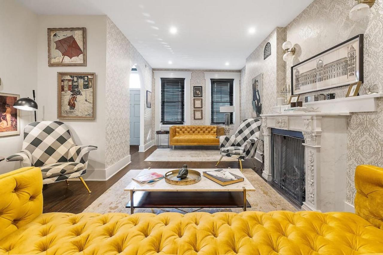 Designer 3 Bedroom Townhome With Beautiful Backyard Holiday home *