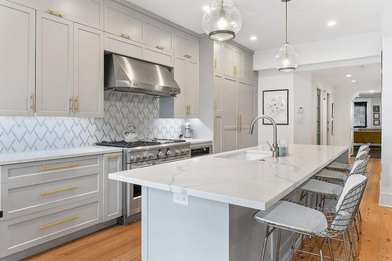 Designer 3 Bedroom Townhome With Beautiful Backyard * Philadelphia