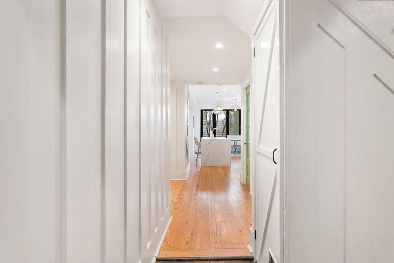 Designer 3 Bedroom Townhome With Beautiful Backyard Philadelphia