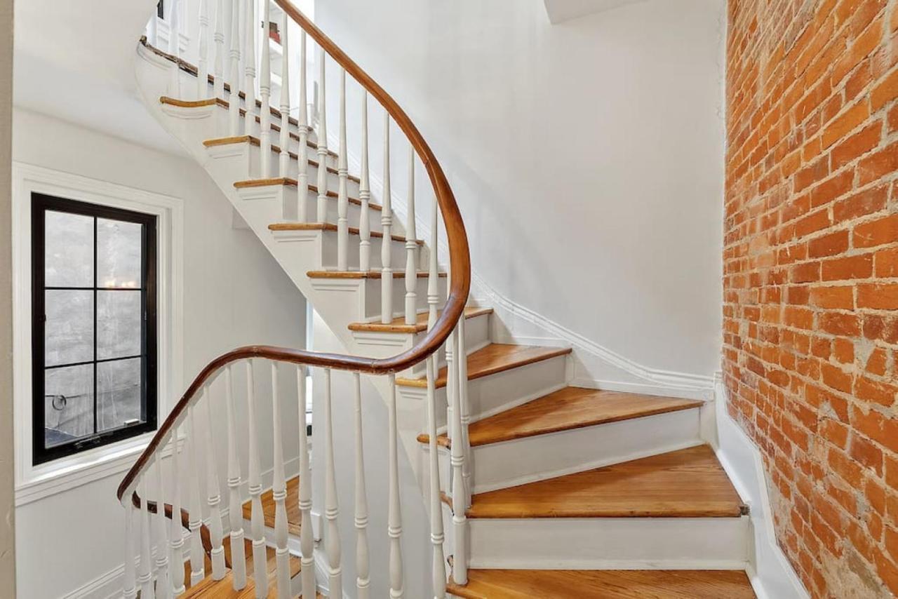 Designer 3 Bedroom Townhome With Beautiful Backyard * Philadelphia