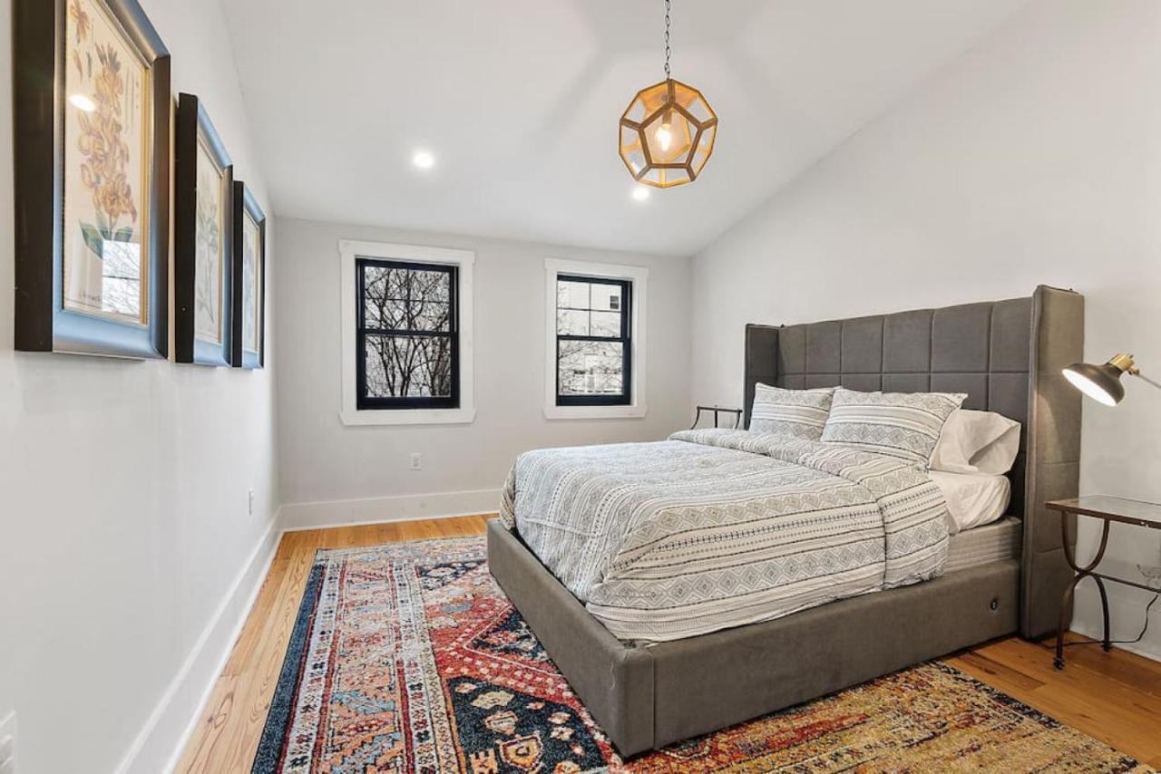 Designer 3 Bedroom Townhome With Beautiful Backyard * Filadelfia