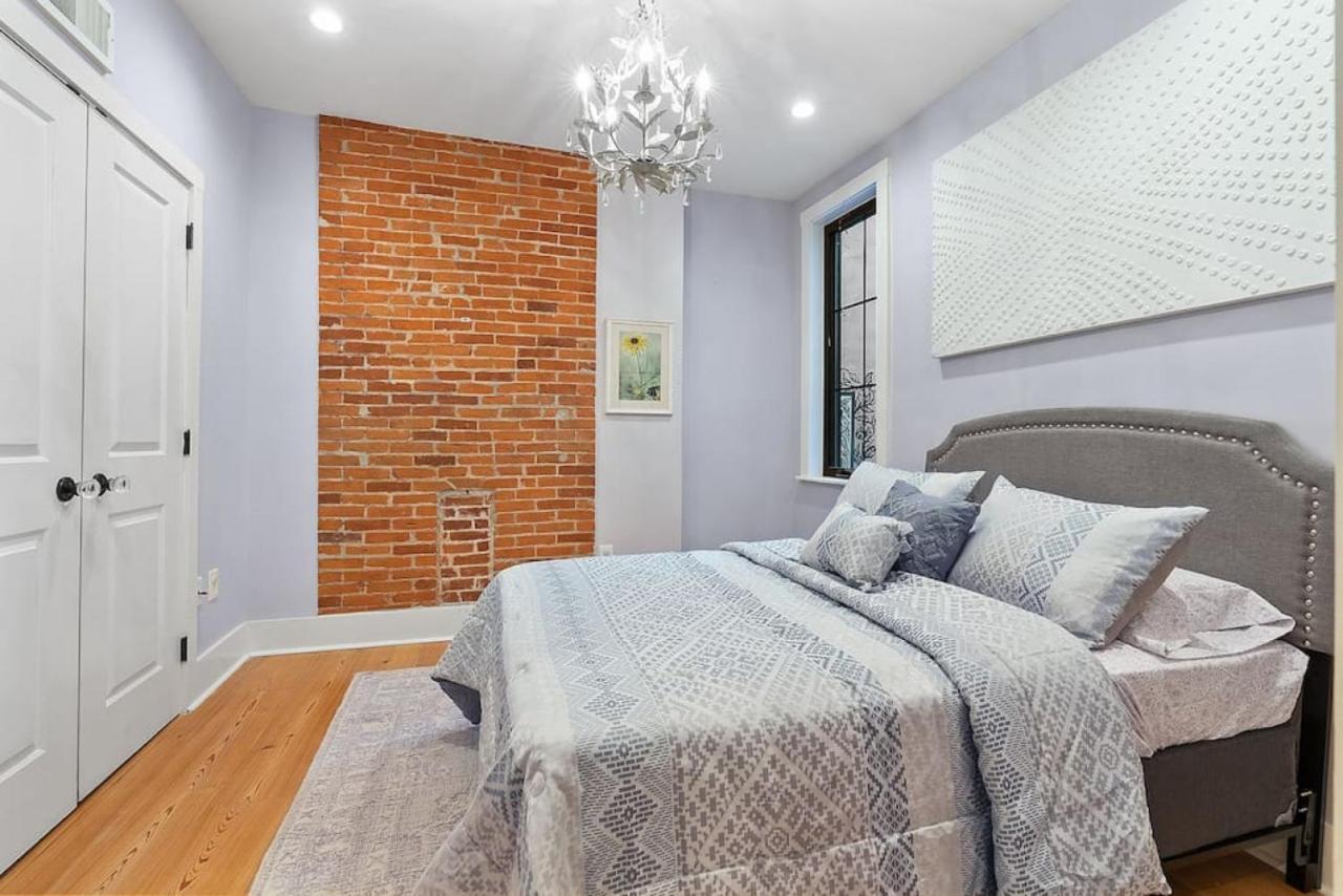 Designer 3 Bedroom Townhome With Beautiful Backyard *