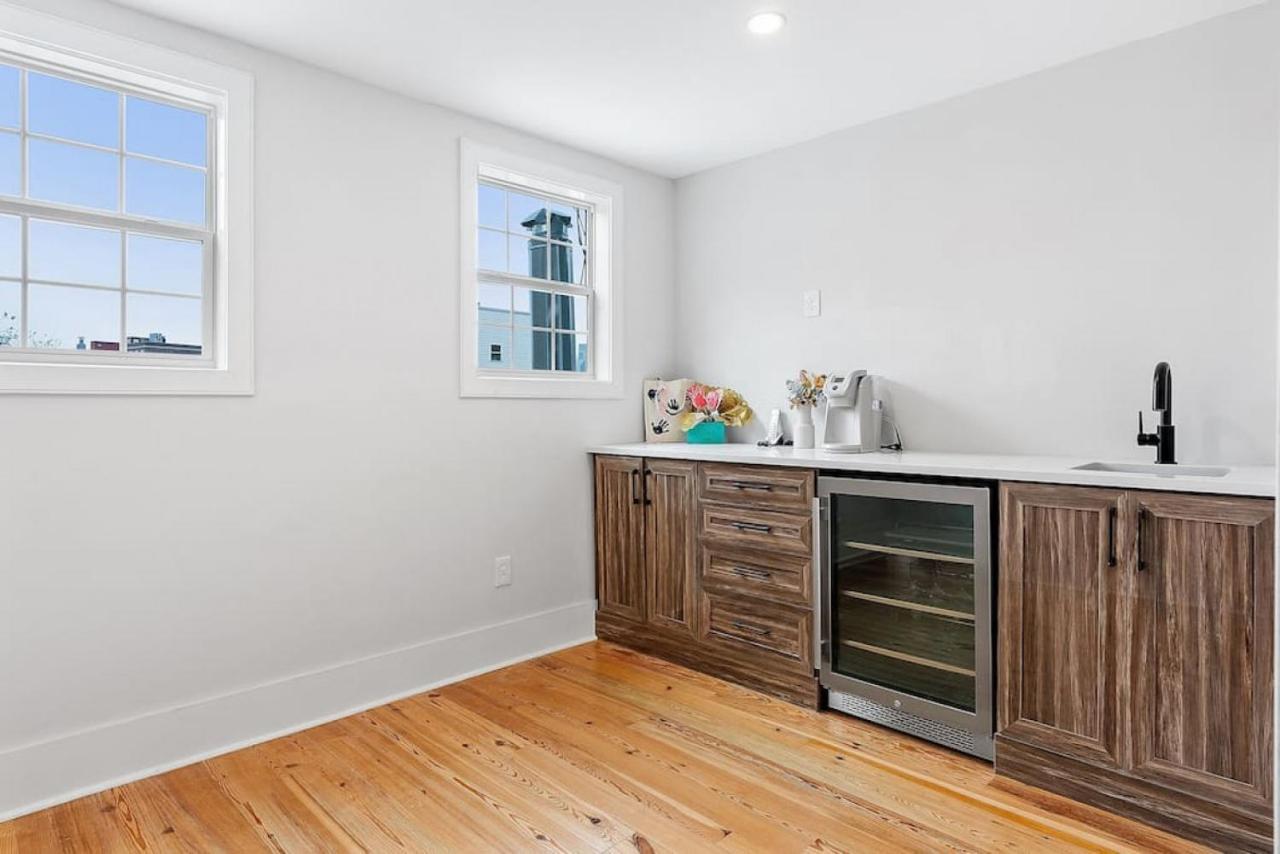 Designer 3 Bedroom Townhome With Beautiful Backyard Holiday home *