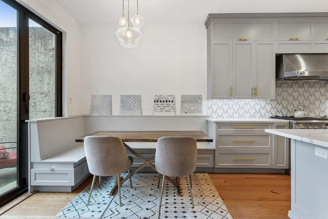 Designer 3 Bedroom Townhome With Beautiful Backyard *