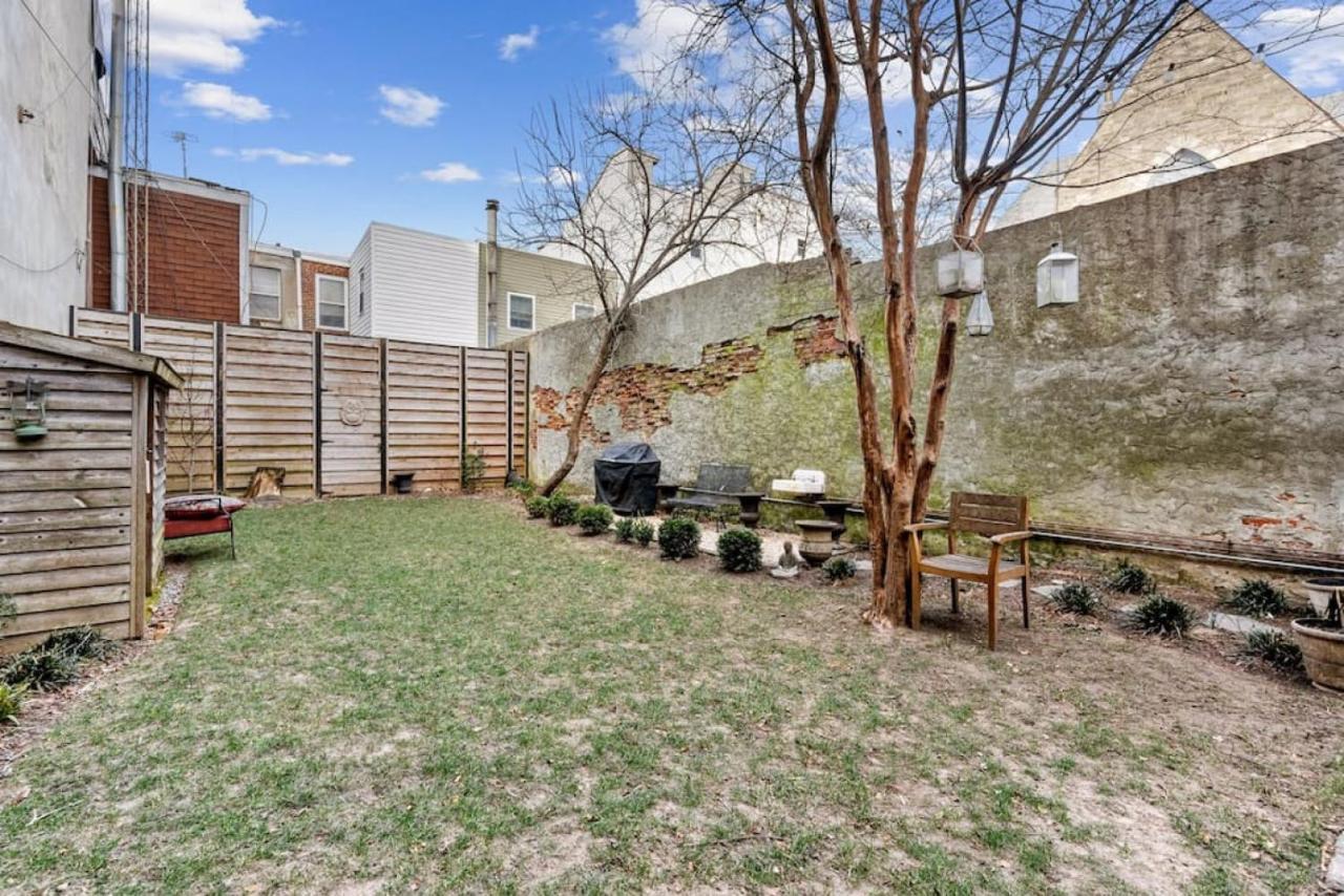 Designer 3 Bedroom Townhome With Beautiful Backyard Holiday home